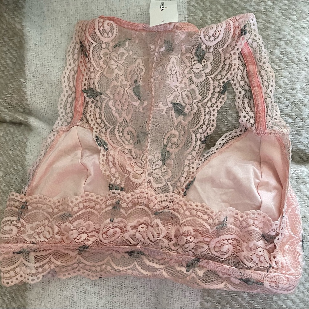 Francesca's Collections Floral Lace Bralette in Pink